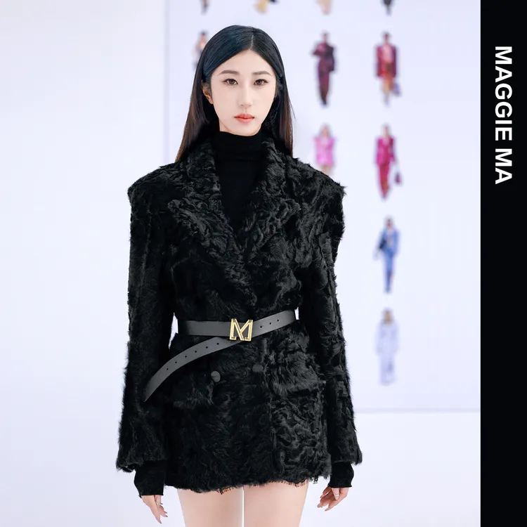 MAGGIE MA马婧设计师款柔暖毛绒翻领双排扣小湖羊西装640C