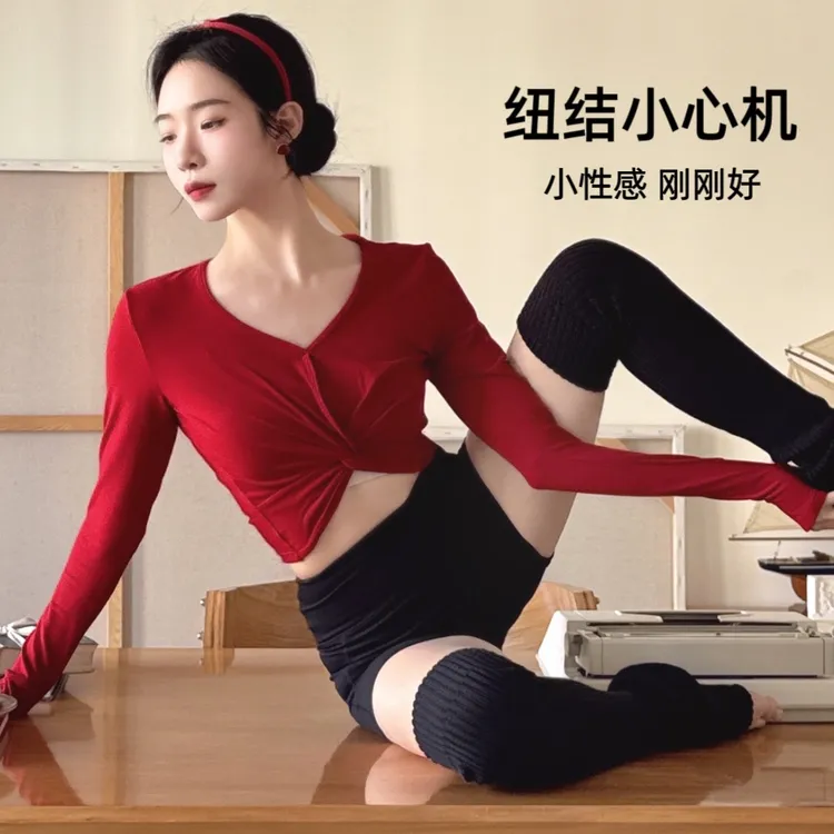 YEUNGSUKHAN/扭扭tee V领纽结运动长袖 修身短款红色瑜伽秋冬上衣