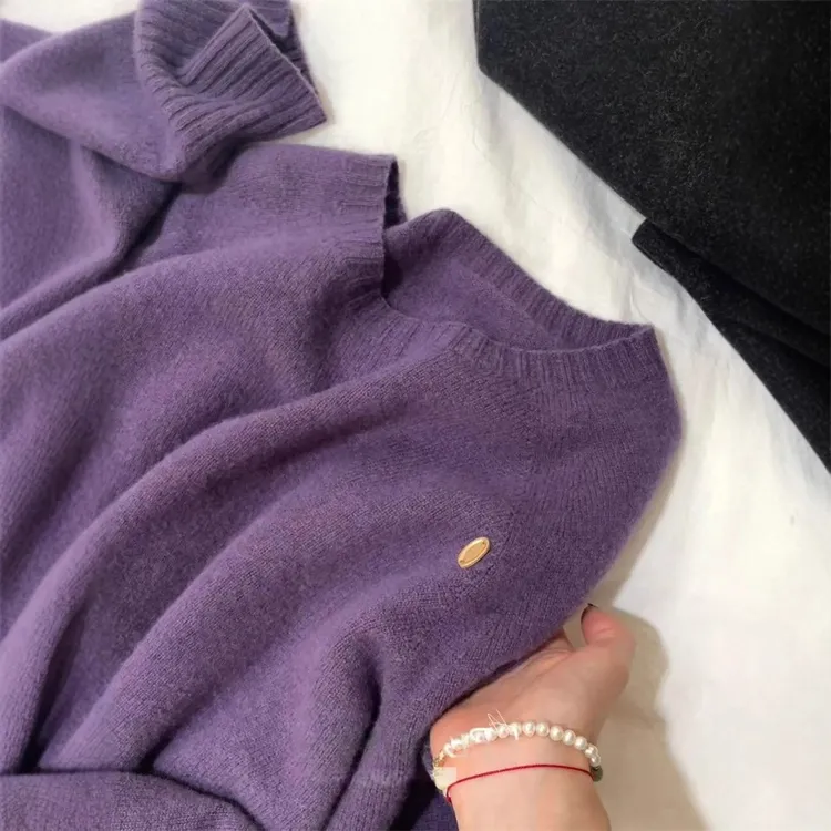 2025无缝一体纯色羊毛圆领长袖针织衫女秋冬保暖宽松百搭套头毛衣