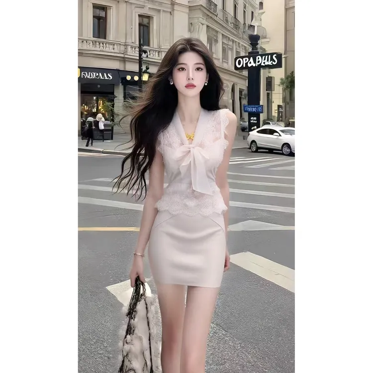 新款法式温柔知性风浅杏色修身V领无袖收腰包臀连衣裙氛围感女装