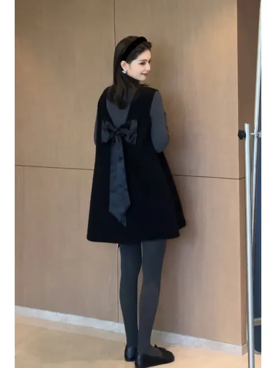 巨好看的裙子冬配大衣气质叠穿高端法式小香风黑色马甲背心连衣裙