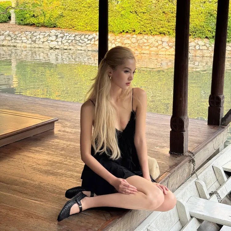 名媛连衣裙超短裙法式吊带辣妹短裙设计感显瘦气质针织时尚百搭