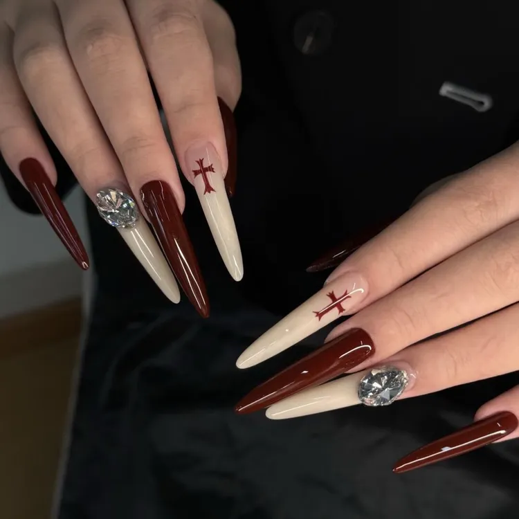 恶女辣妹手工美甲细狗尖长款高级感红色十字架穿戴甲闪钻爆闪甲片