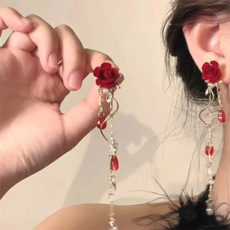 合金合成锆石耳饰 红色植绒玫瑰花耳环女氛围感小众水滴锆石耳饰