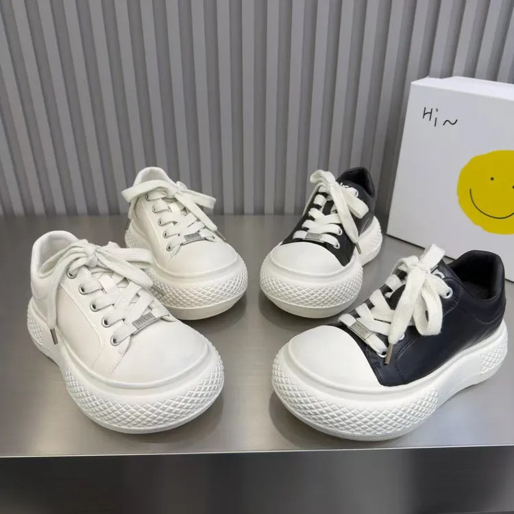 欧洲站时尚丑萌大头面包鞋女2026新款复古做旧厚底休闲运动板鞋潮