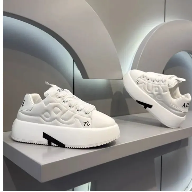 青少年板鞋秋季新款男鞋舒适透气潮流休闲鞋厚底增高潮流小白鞋男