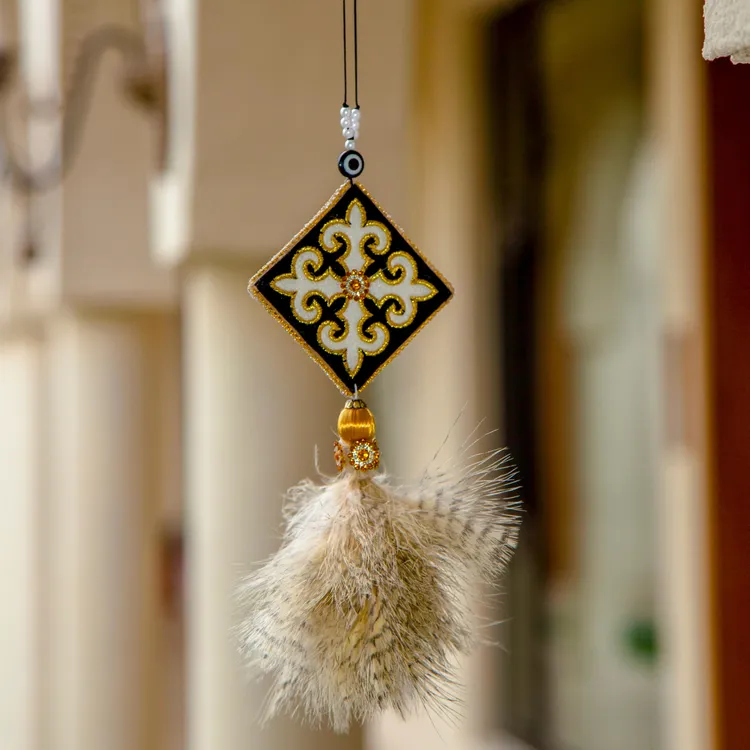 哈萨克花纹羽毛转运车挂件伴手礼