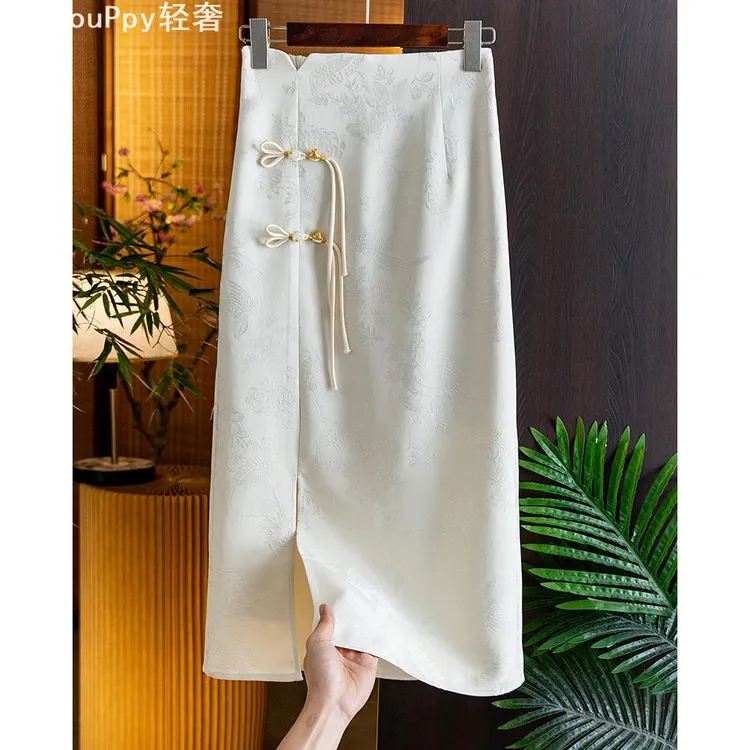DouPpy轻奢高级感提花半身裙女春夏新款复古中国风钉珠盘扣高腰开