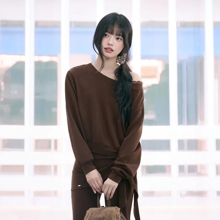 WEEKEND HUB蕾丝拼接斜肩卫衣女秋季小个子短款显瘦长袖上衣棕色