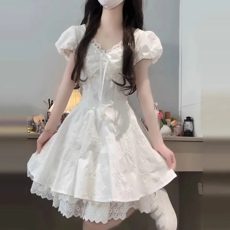 法式蕾丝泡泡袖白色初恋连衣裙子女夏2025新款小个子收腰a字短裙