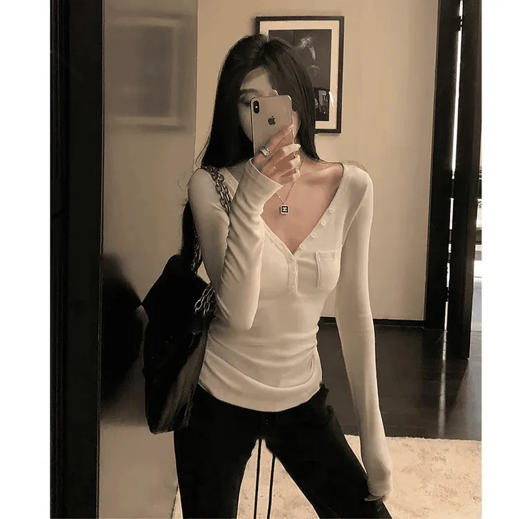 （有运险）长袖T恤女韩系V领小粒扣口袋装饰打底衫早秋百搭上衣