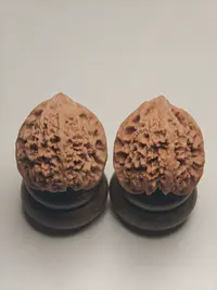 【收藏对】满天星-边36.7差克-文玩核桃把件