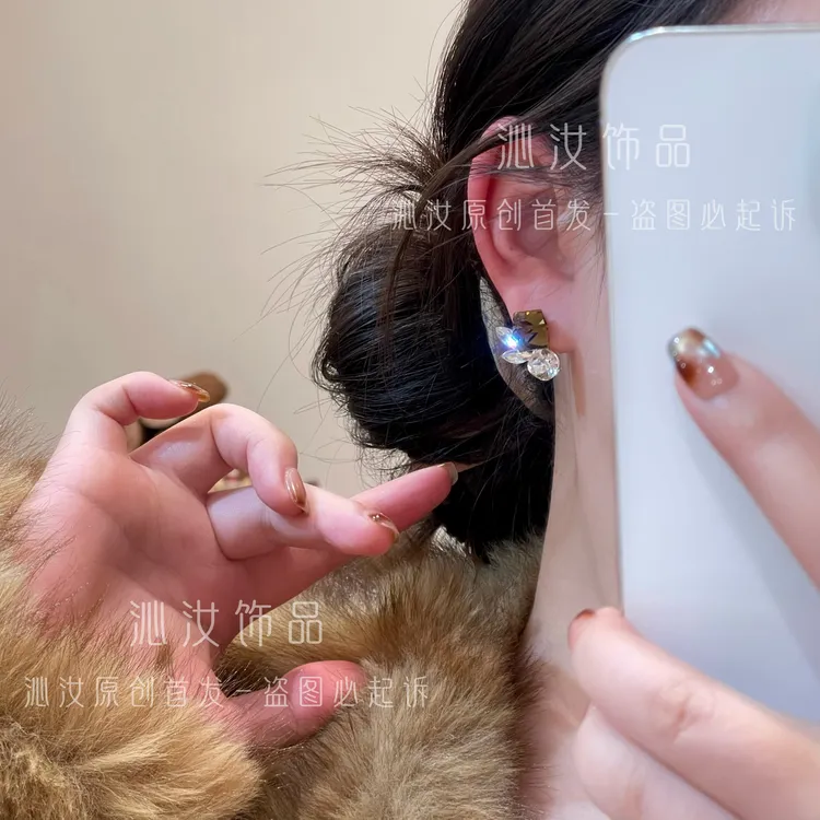 【沁汝饰品】FQ989茶色方糖锆石拼接耳钉精致