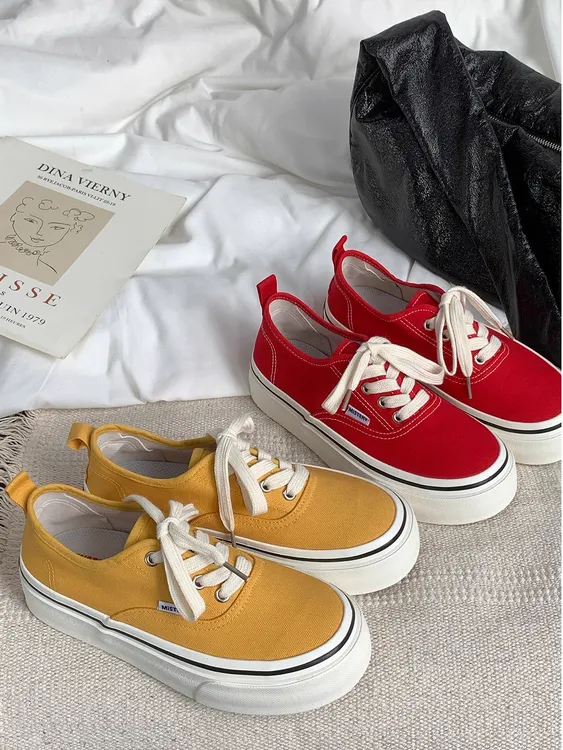 厚底红色帆布鞋女款2025新款秋季一脚蹬小白鞋百搭软底不累脚板鞋