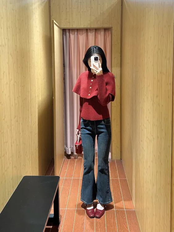 过新年战袍红色斗篷毛衣2025冬季新款套装复古微喇牛仔裤两件套装
