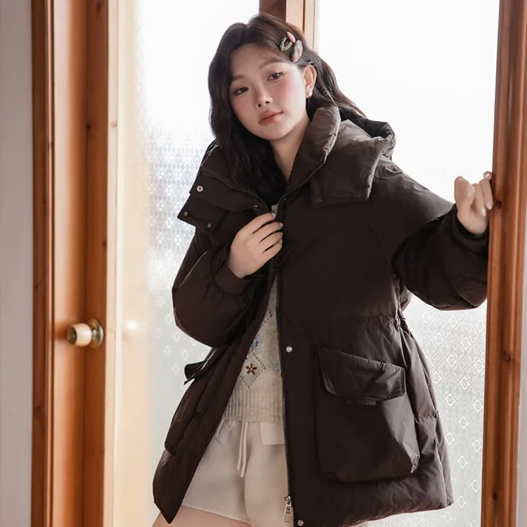 2025单纽扣款加肥加大码200斤胖mm羽绒服女白鸭绒时尚中长款秋冬