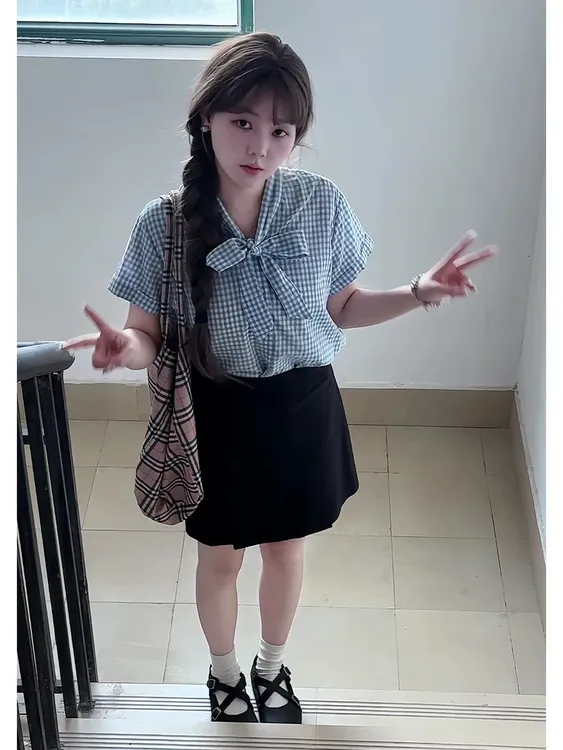 微胖mm设计感飘带v领格子短袖衬衫女夏季韩系衬衣显瘦学院风上衣