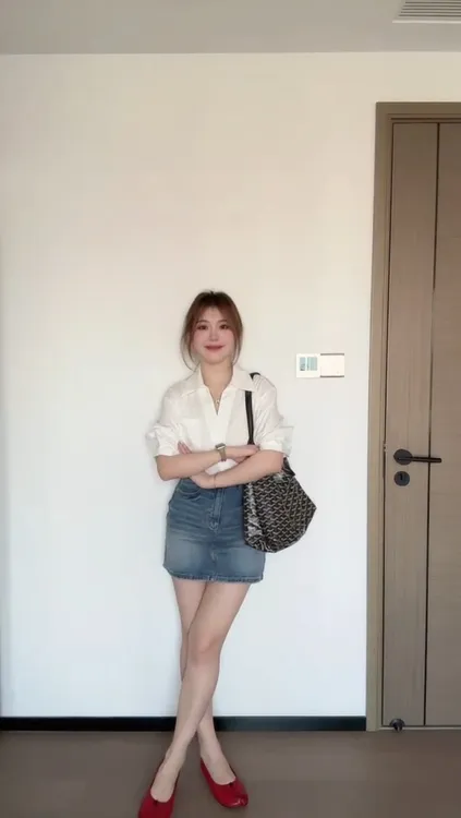 【栀子呢喃】夏季时尚白色V领衬衫显瘦上衣搭配高腰蓝色牛仔半身裙