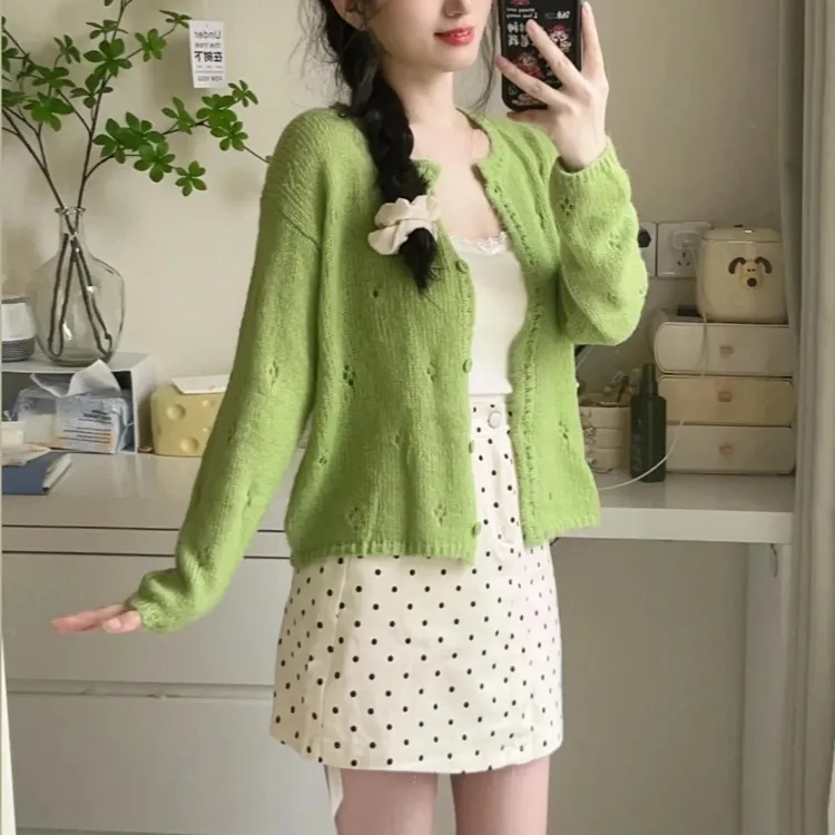 春夏浪漫感镂空钩花外套温柔女神款单排扣毛衣开衫休闲百搭W1-65