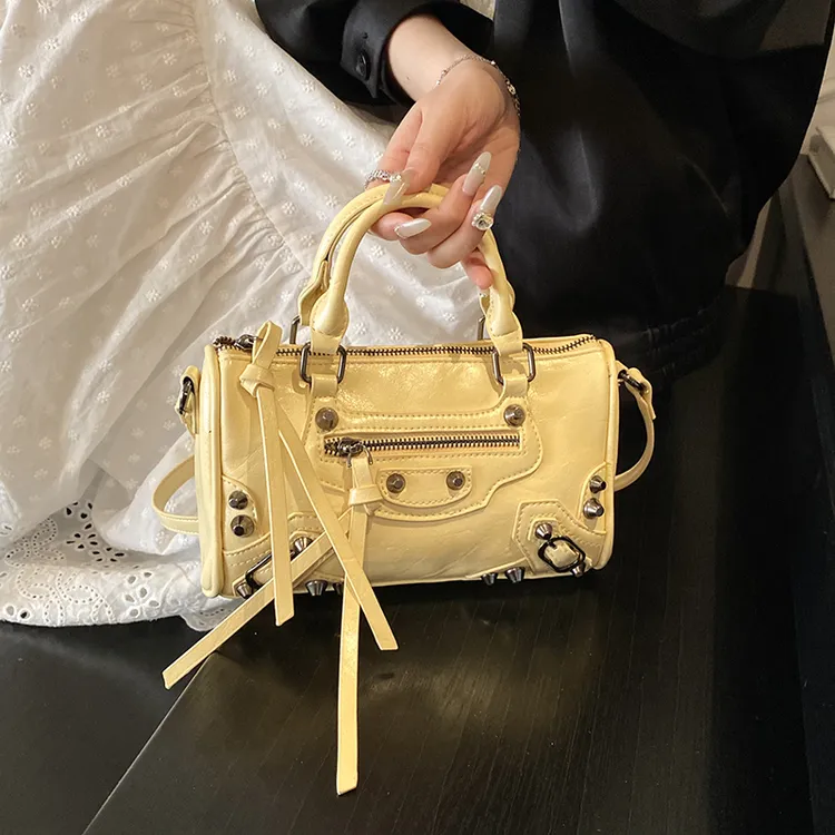 女包包单肩时尚斜挎包网红个性漆皮潮流百搭手提ins小众机车包包