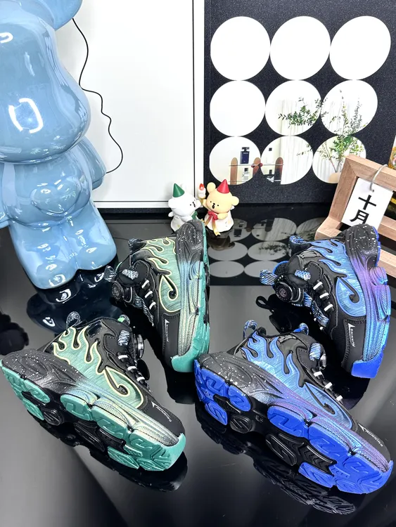 2025冬季新款薄绒旋转纽扣百搭经典男童运动鞋加绒