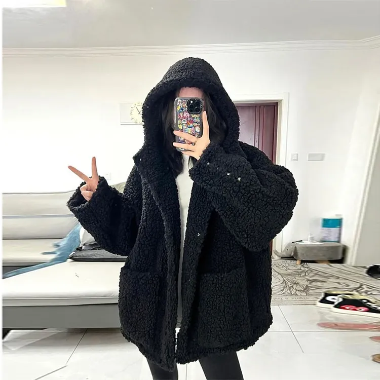 街头风外套女中长款连帽冬2024新款网红加厚黑色羊羔毛毛绒大衣