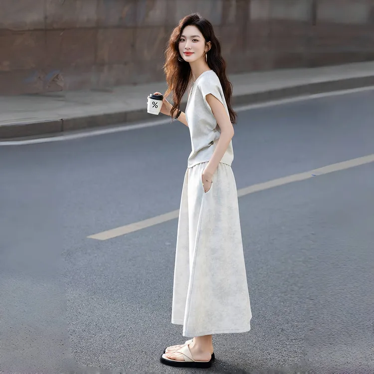 松弛感晕染印花套装女2025夏季新款圆领上衣松紧腰半裙两件套