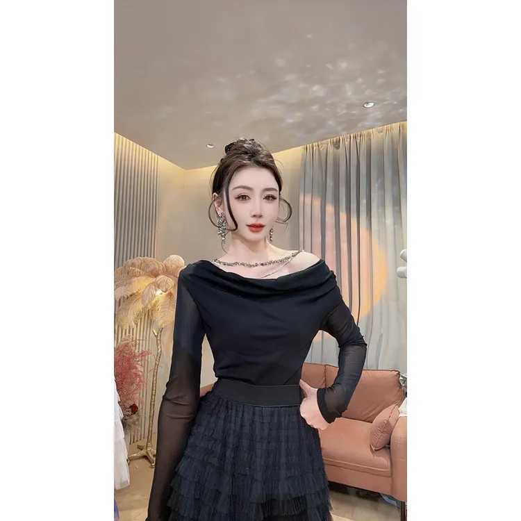 【美美专享】33678秋冬显瘦百搭半高领长袖钻钻拼接设计感女装上衣