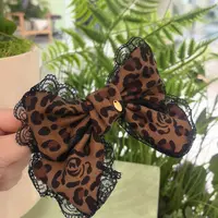 新款轻奢精致豹纹蝴蝶结蕾丝边百搭十公分弹夹WM-1008