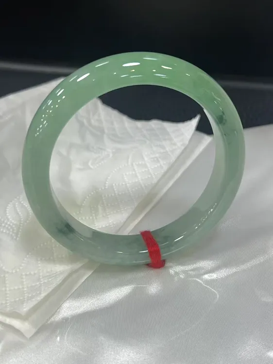 天然翡翠冰绿底色飘花A货56-57手镯正圈女款时尚