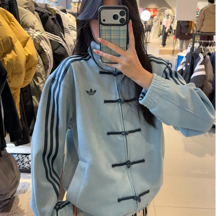 adidas/三叶草秋冬新中式唐装盘扣绒面宽松夹克外套KT3846