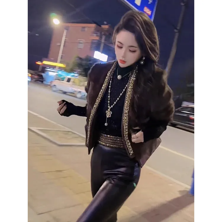 网红爆款高级感贵气女神范洋气名媛气质短款显瘦重工大气毛毛外套