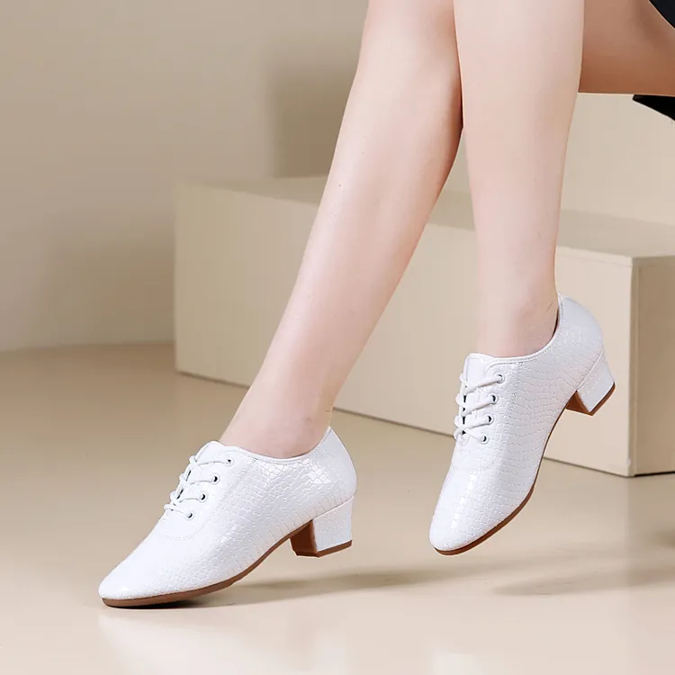 828A秋季真皮广场舞鞋女成人中跟软底水兵舞拉丁舞鞋摩登舞鞋