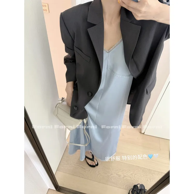 FORNI 微光露天宴会 光泽感斜裁缎面拼接蕾丝不规则V领长款吊带裙