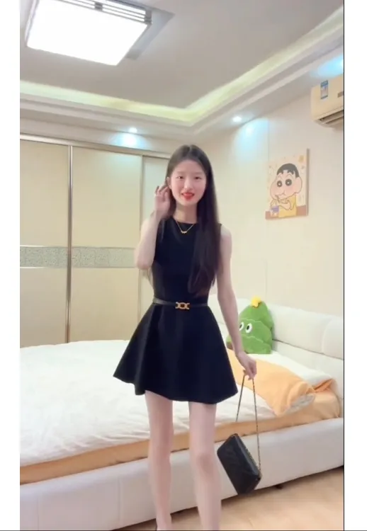 【B Y】富家千金穿搭赫本风黑色背心裙2025年春季收腰小个子连衣裙