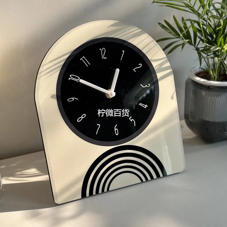 新疆西藏可发现代简约静音免打孔摇摆时钟家用装饰创意奶油风钟表