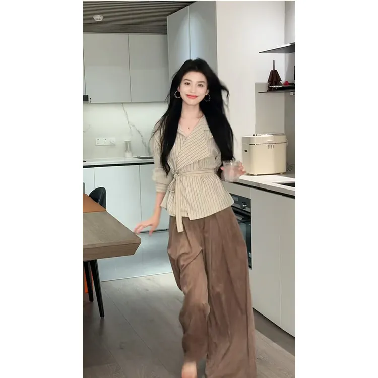今年流行穿搭一整套女新款2025早秋条纹束腰上衣宽松裤子两件套