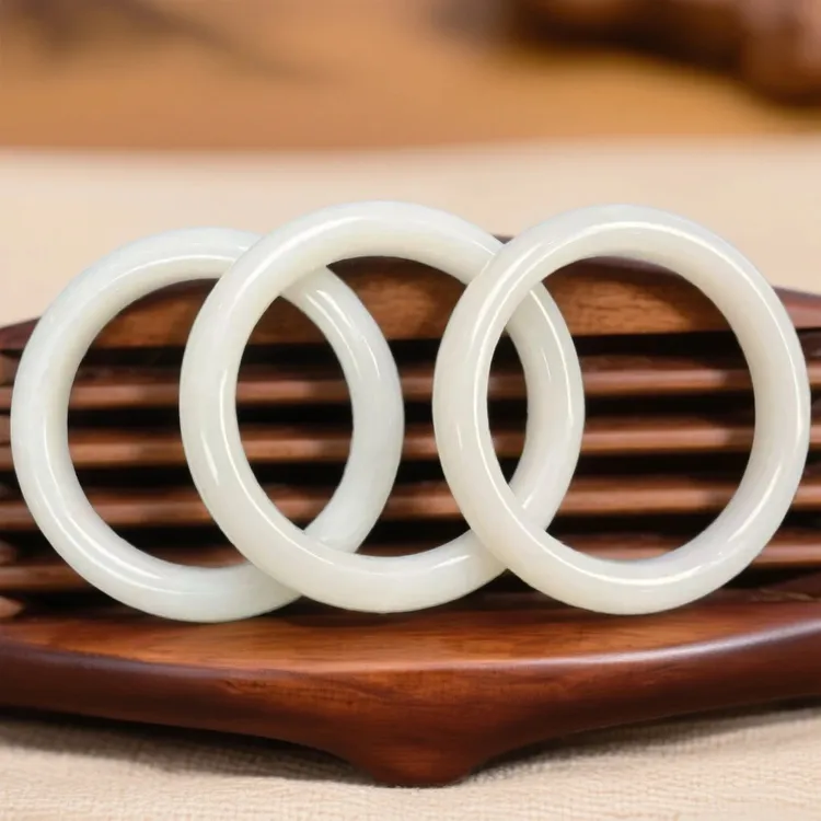 新疆且末料高油高糯羊脂白玉正圈手镯多样性发其一