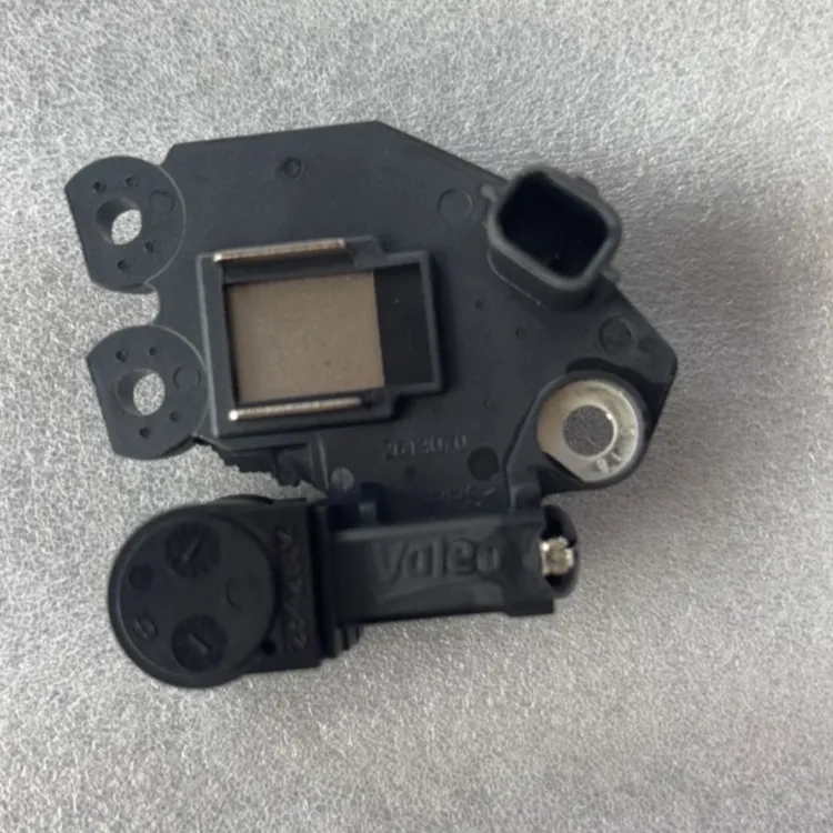 尼桑日产14款新奇骏逍客雷诺发电机调节器