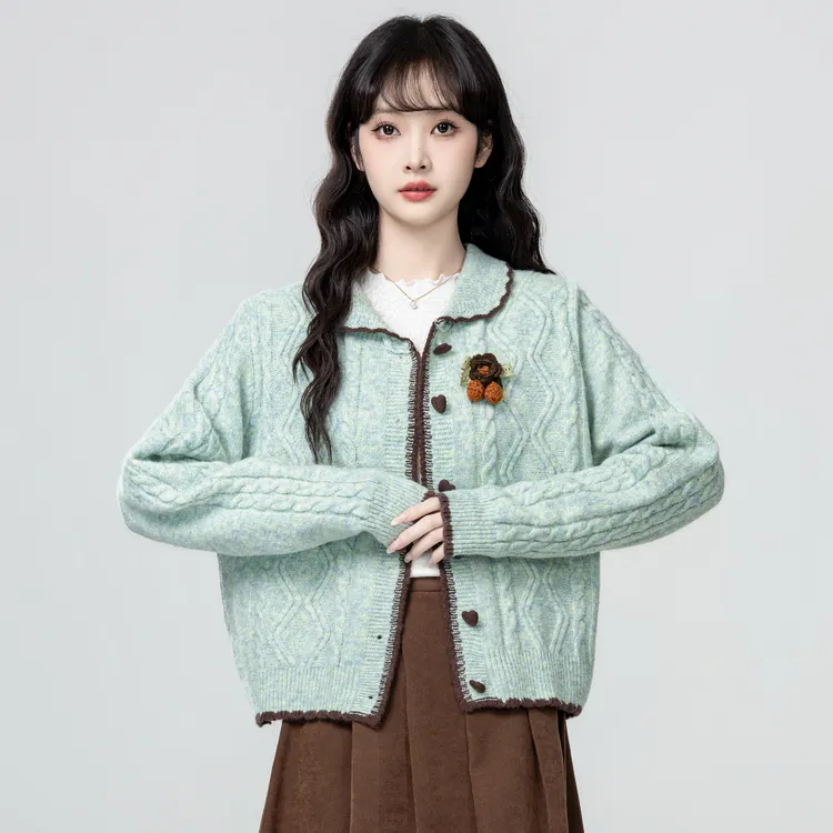 绿色娃娃领毛衣外套女春秋2025秋季新款立体花朵针织开衫短款上衣