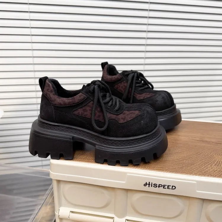 2025年冬季磨砂爆款豹纹小皮鞋女圆头德比鞋小个子增高加绒乐福鞋