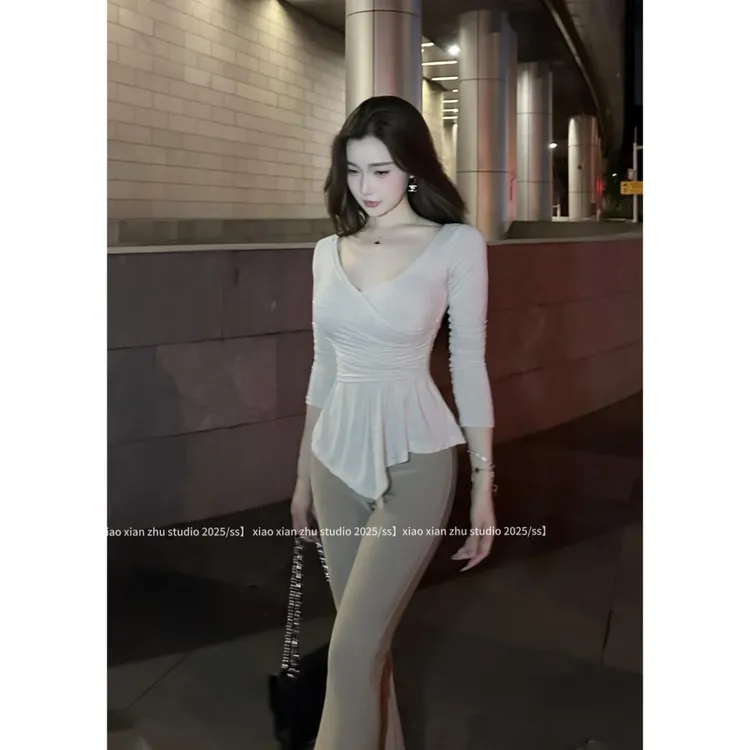 纯欲风性感V领长袖T恤女秋季新款收腰修身打底衫不规则设计感上衣