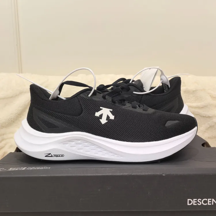 【迪桑特】现货 顺丰包邮 断码福利 黑色运动跑鞋 网眼轻便耐磨舒适