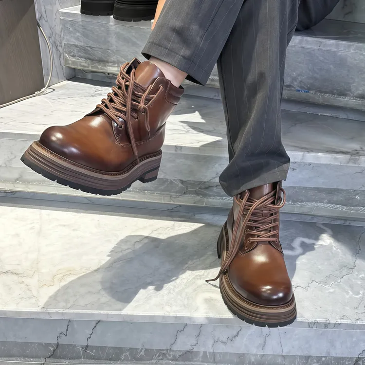 男士真皮春秋男靴黑色工装靴复古港风擦色皮单靴圆头素面马丁靴