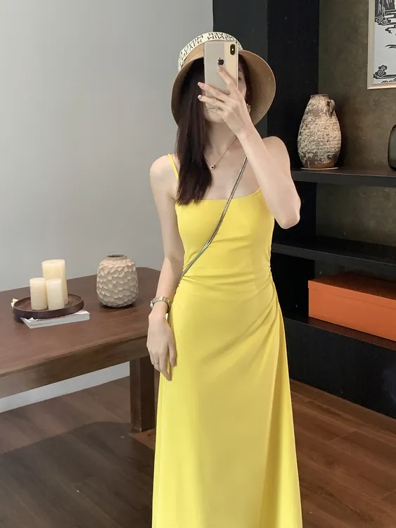 纯欲带胸垫辣妹露背夏季吊带连衣裙女收腰显瘦气质高级感长裙子