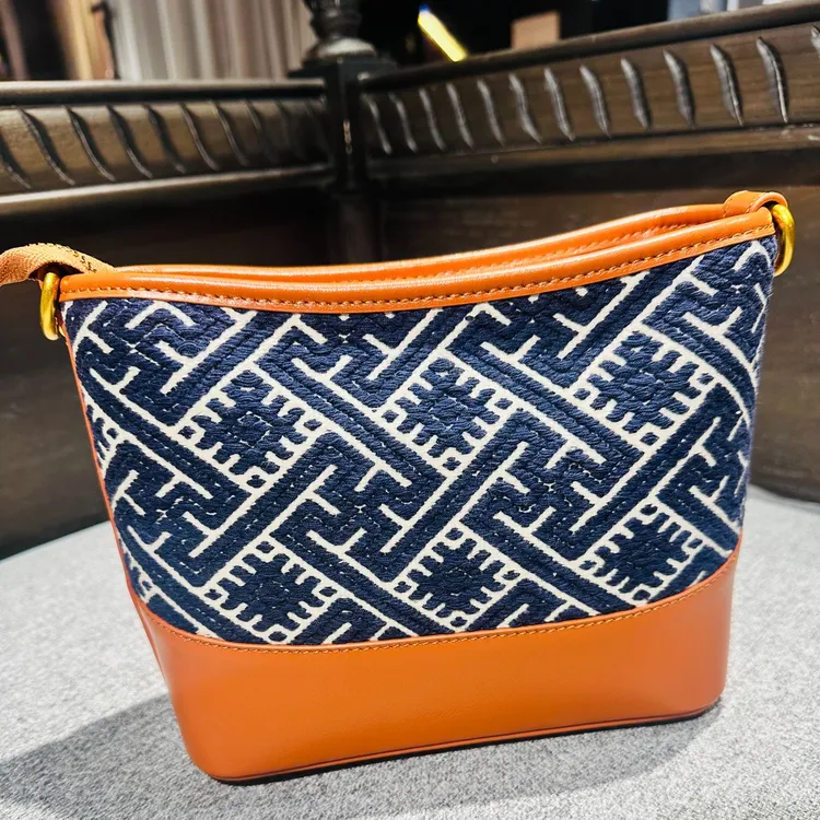 谭湘光 | 广西非遗壮锦手工壮锦包包