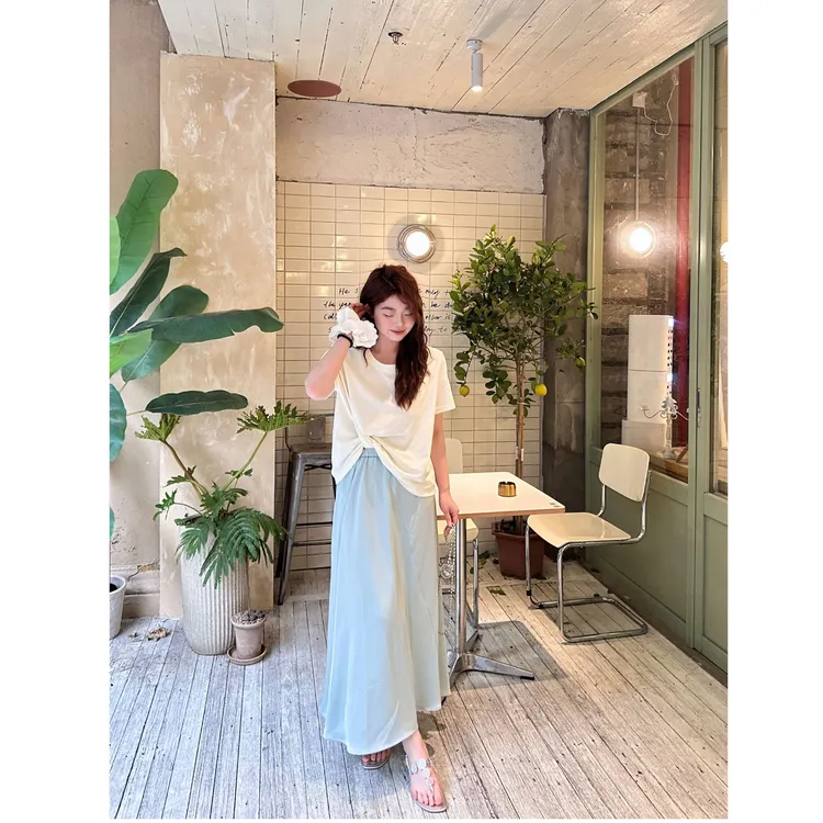 晶咕【苏梅岛季风】设计感假两件圆领短袖上衣拼接缎面伞裙