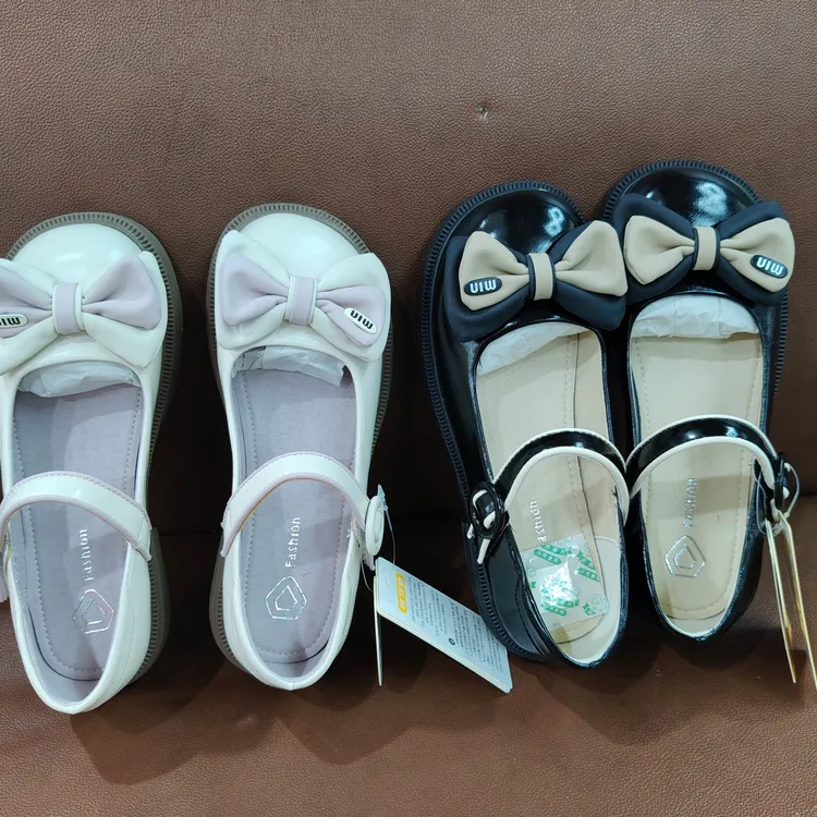 学院风春秋皮革拼接人造革PU皮鞋时尚鞋子旅游鞋女鞋