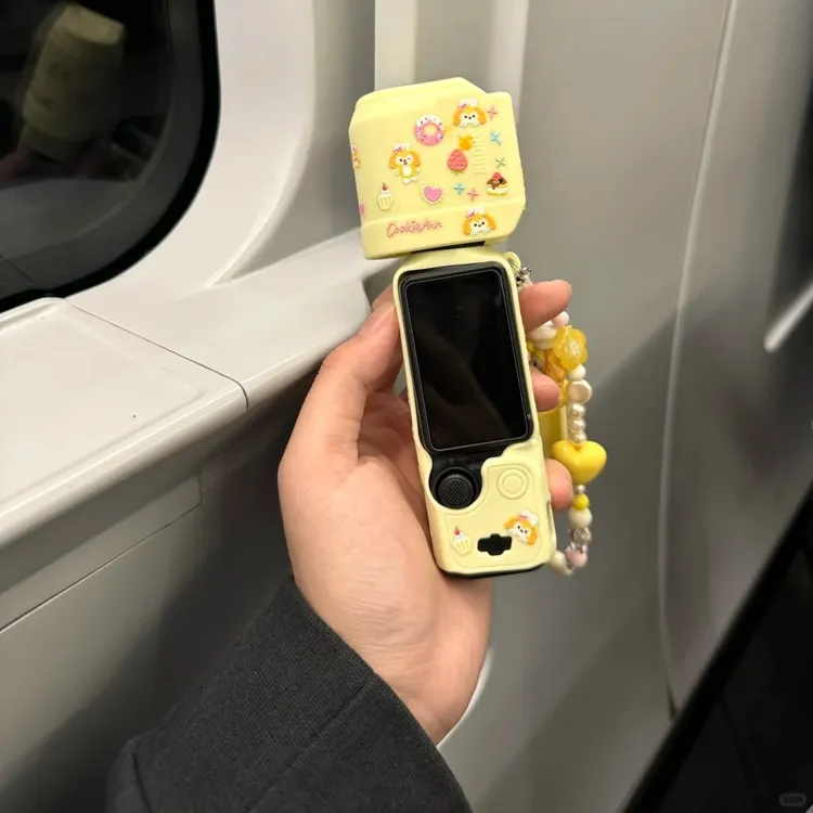 可爱饼饼贴纸大疆pocket3保护壳云台相机硅胶保护套配件手提挂链