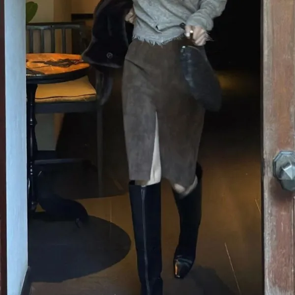 XIANJIE“咖茶麂纹”秋冬高级感极简艺术设计皮裙半身裙